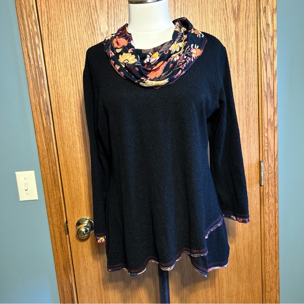 Parsley‎ & Sage Black Blouse with Floral Accents